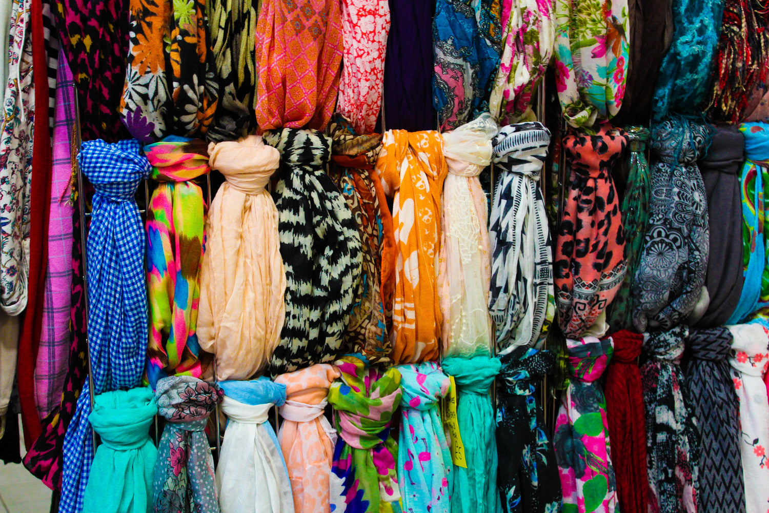 Scarves with sophysowrld Photo by Siora Photography on Unsplash